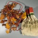 sovietiniu-laiku-suvenyras-gintaras-25g-ltsr.jpg
