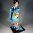 tradicine-japonu-geisos-lele-melynas-kimono.jpg