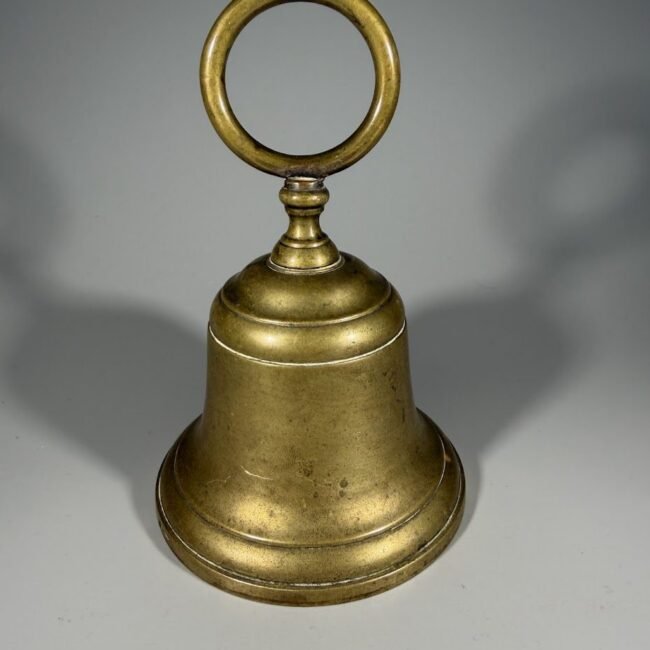 zalvarinis-rankinis-varpas-su-ziedu-16cm.jpg