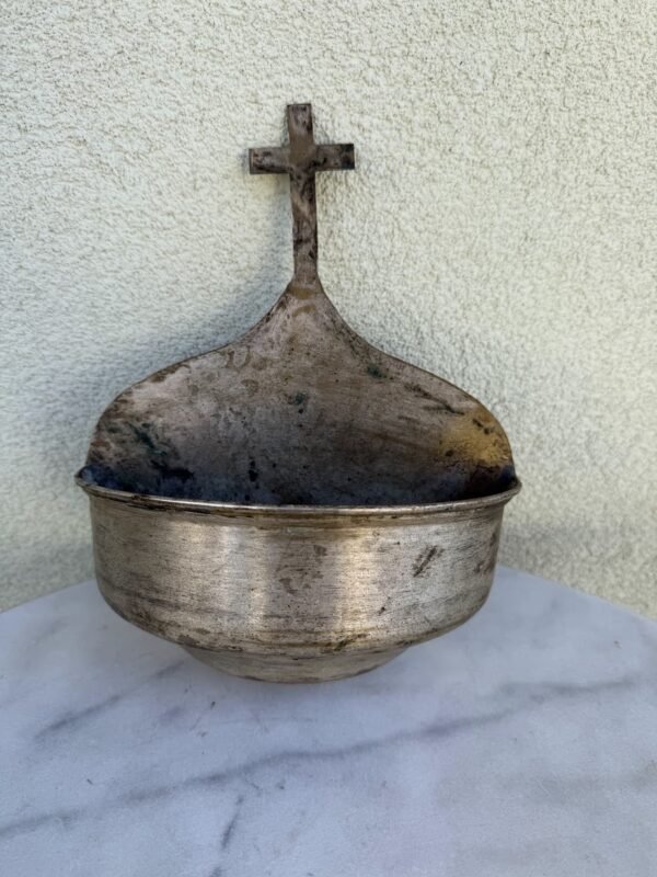 Antikvarinis rankų darbo šventinto vandens indas su kryžiumi (28 cm)
