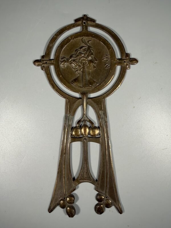 Antikvarinė Art Nouveau, secesijos žalvarinė apdaila, dekoracija (1890–1910 m., 9 x 17 cm)