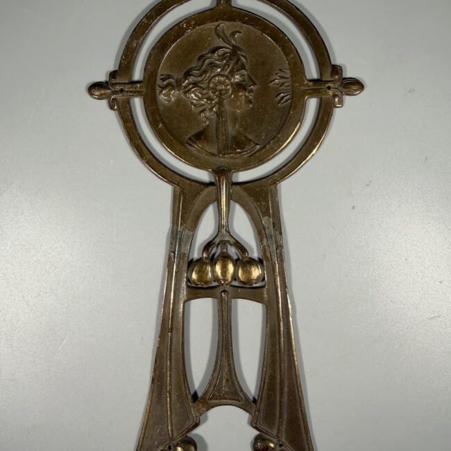 art-nouveau-zalvarine-dekoracija-moters-profilis.jpg