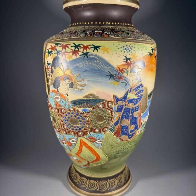 japoniska-satsuma-vaza-su-geisomis-32cm.jpg