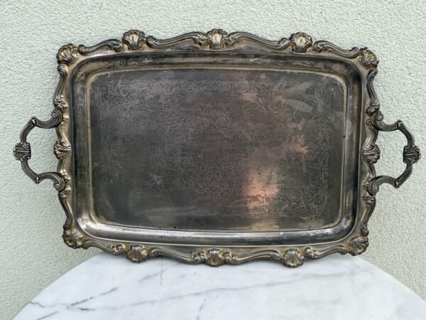 Vintažinis sidabruotas padėklas su rankenomis ir graviruotais raštais (57 cm)
