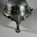 viktorijos-stiliaus-sidabruota-sviestine-su-liuto-kojelemis.jpg