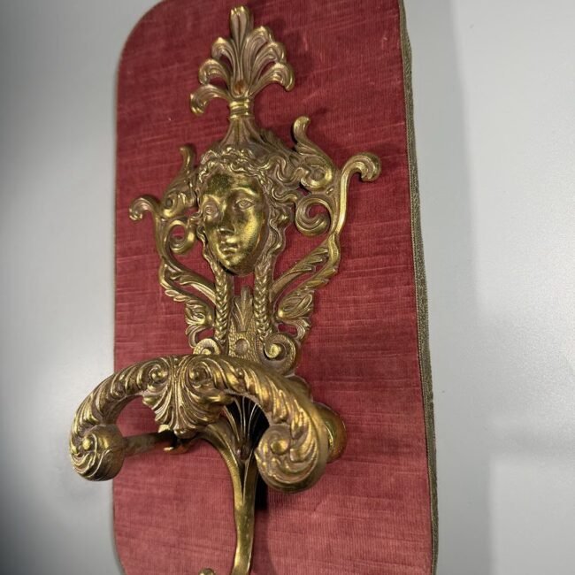 vintazine-sienine-pakaba-zalvaris-aksomas.jpg