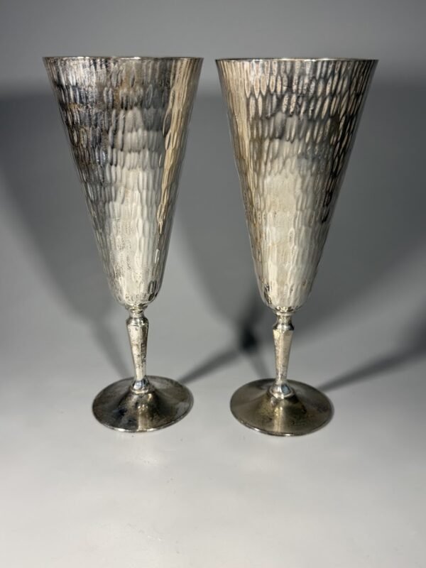 Vintažinės kaltinės pasidabruotos šampano taurės (12 cm) – 2 vnt. po 18